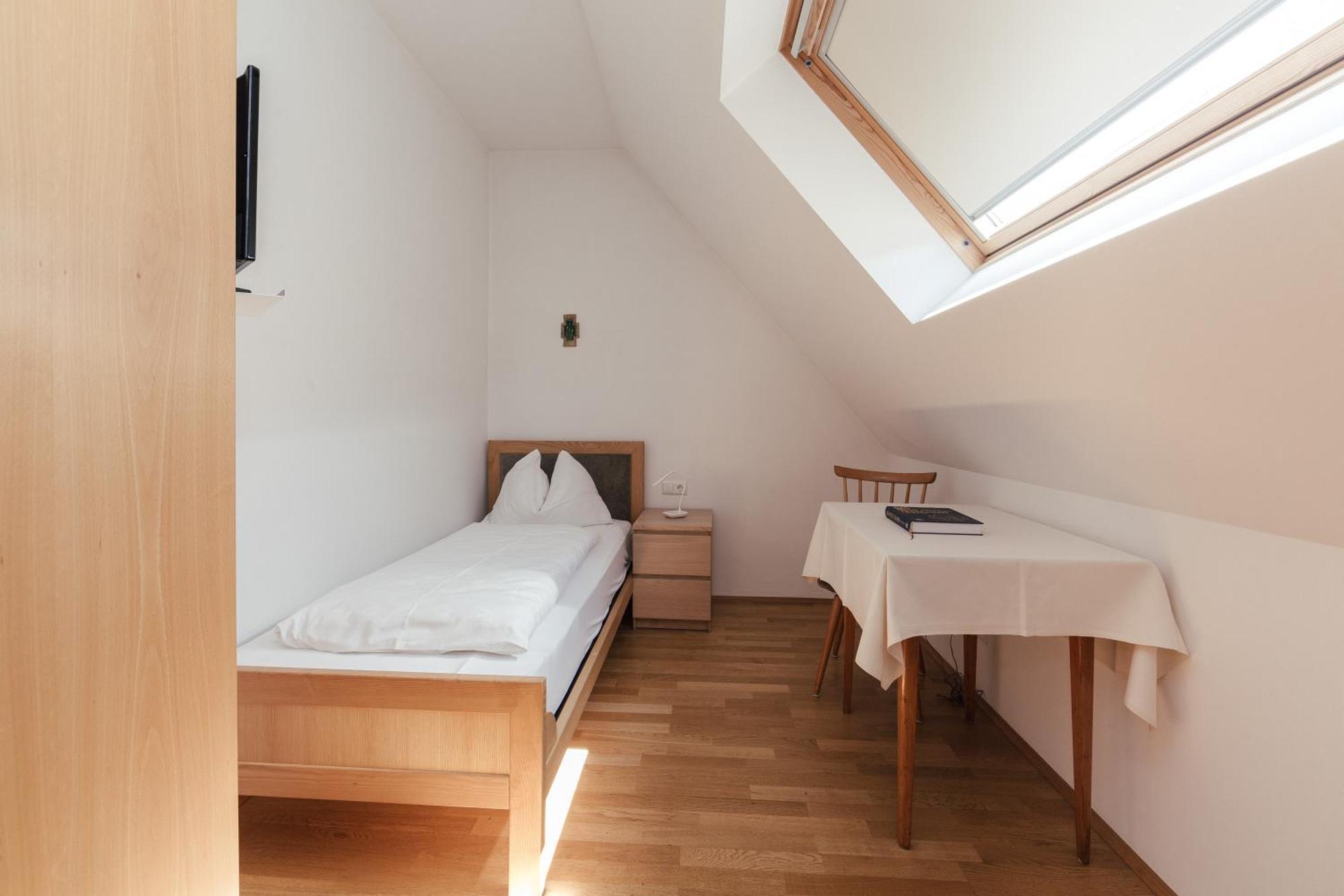 Gaestehaus Salvatorianerinnen Meran Buitenkant foto