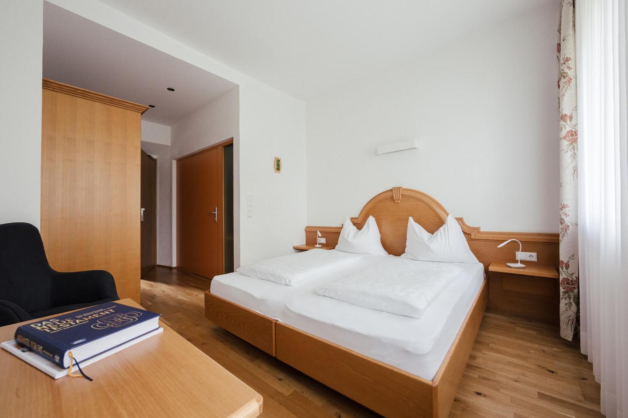 Gaestehaus Salvatorianerinnen Meran Buitenkant foto