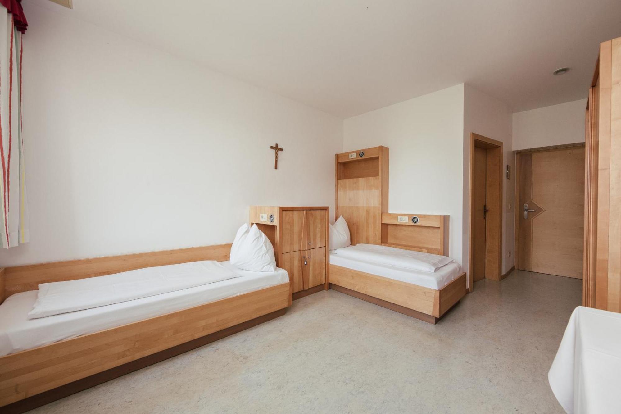 Gaestehaus Salvatorianerinnen Meran Buitenkant foto